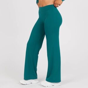 Laki Monroe Yoga Pants Size M NWT Emerald